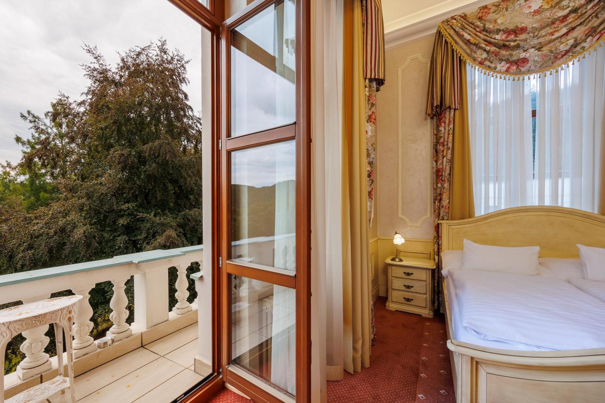 Hotel Chateau Cihelny Karlovy Vary Exterior photo